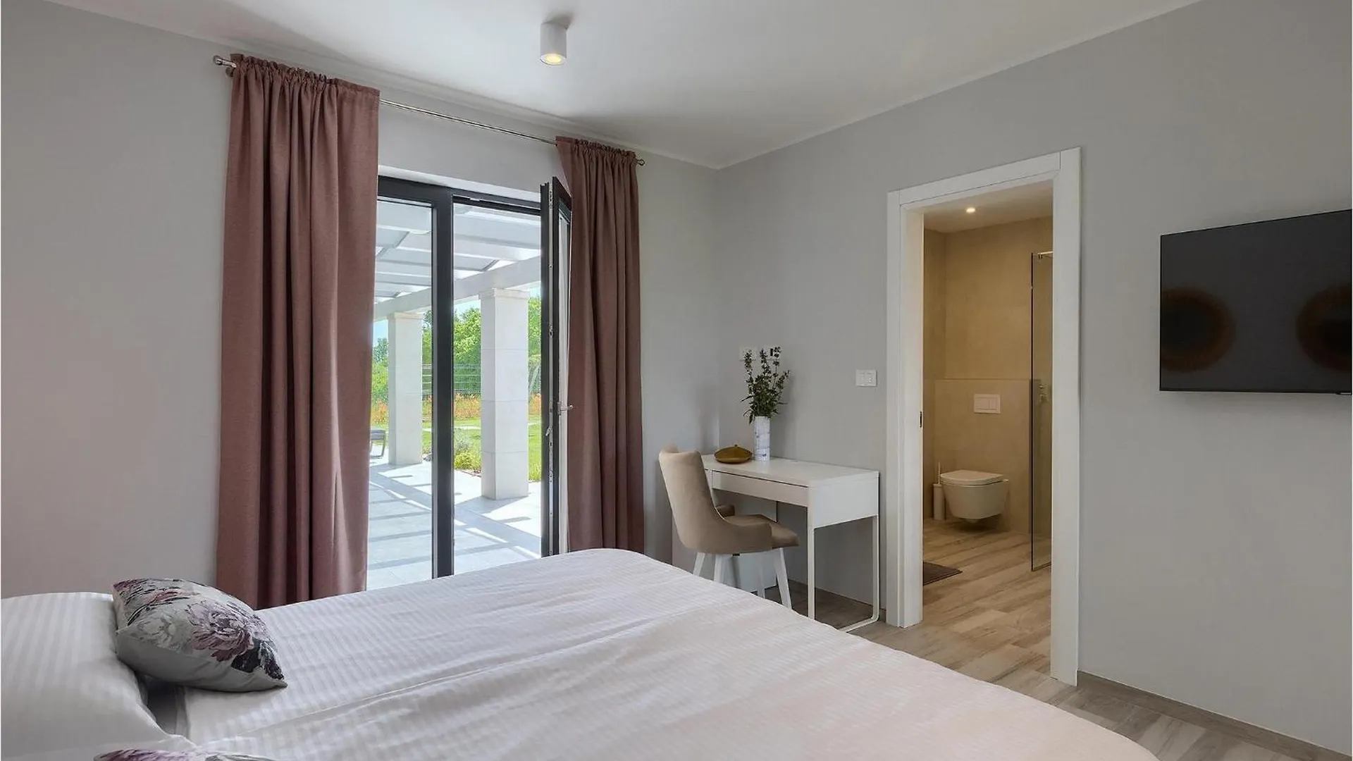 Villa Tre Olive Pula 0*,  Croatia